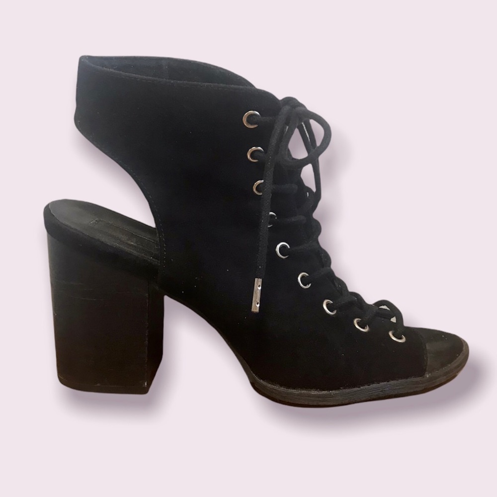 👠SALE 2/$12.00‼️ SODA Women’s Block Heel Lace up Suede Shoes in Black size 7